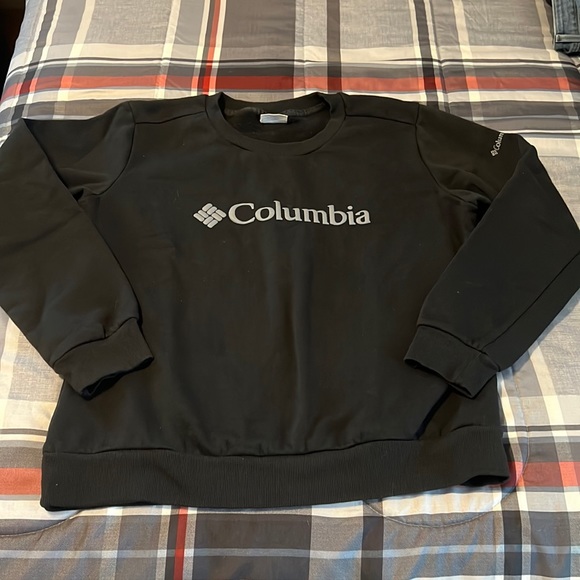 Columbia Tops - Ladies Columbia Crew Neck Sweatshirt!